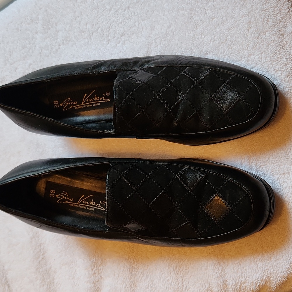 NEW.  WOMEN'S BLACK LEATHER/SUEDE LOW HEELED SHOES.  SIZE 7 1/2 SIZE 38 EUROPEAN